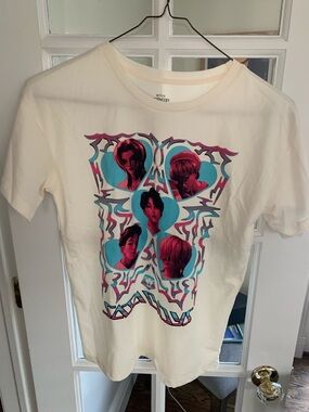 K-Pop
Demon Hinyers White Graphic Tee with Pink & Teal Portrait Design